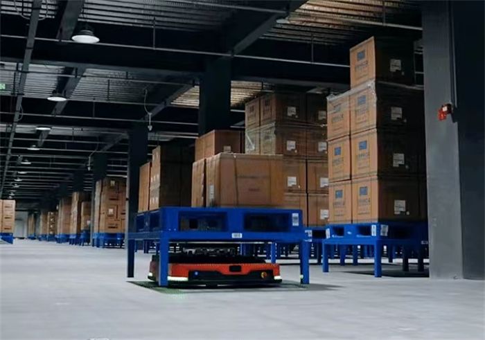 獻禮卅五華誕｜衛華35臺AGV搬運機器人 批量交付，引 領倉儲智能化新潮流